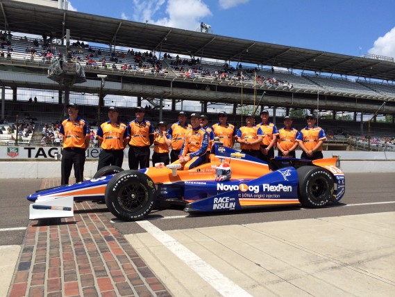 The ceremonial post-qualifying photo with the full team.